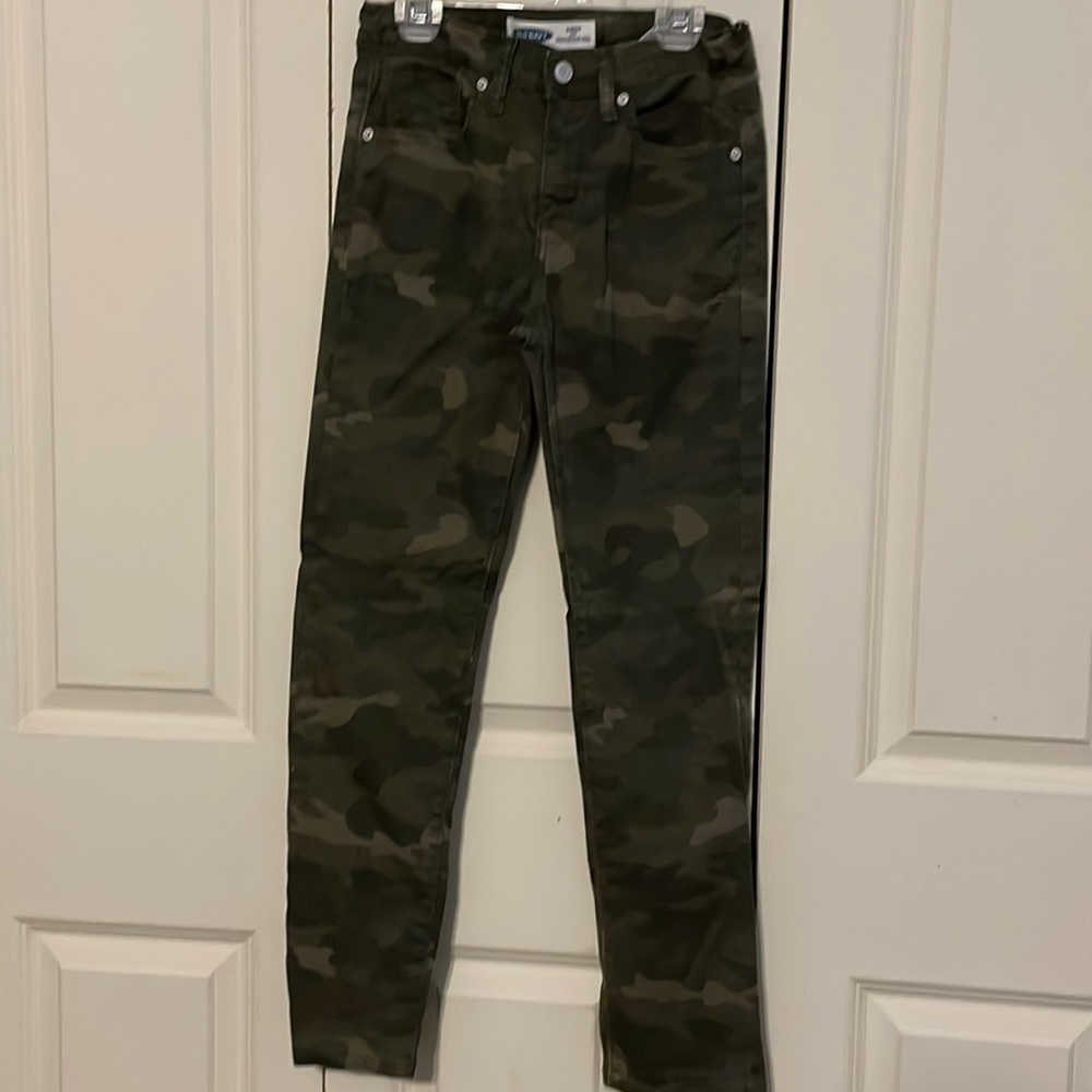 Old navy karate slim camo pants size 12 EXCELLENT CONDITION